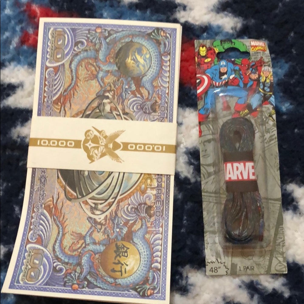 Marvel cosmics printed shoe laces and alian money